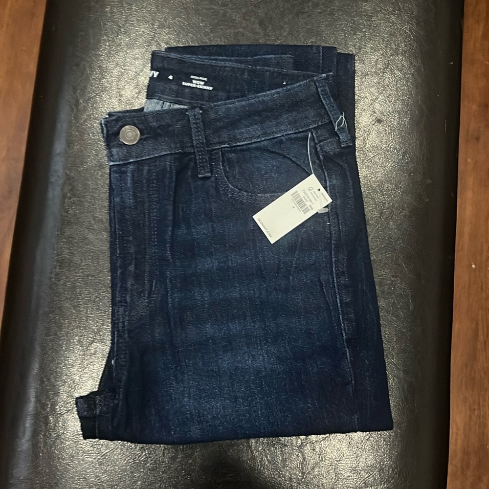 Old navy women’s skinny jean in blue size 4 NWT